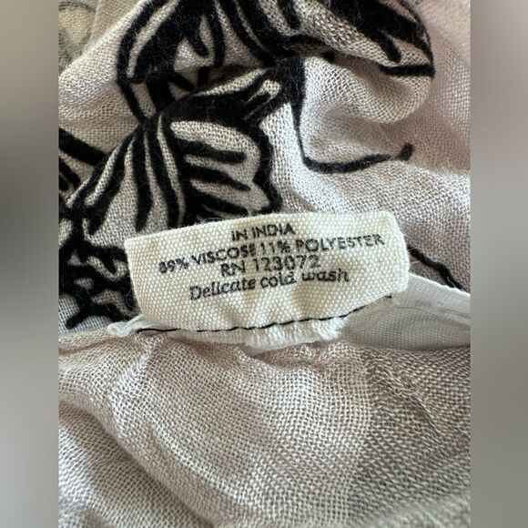 Leigh & Luca Scarf - Picture 10 of 10